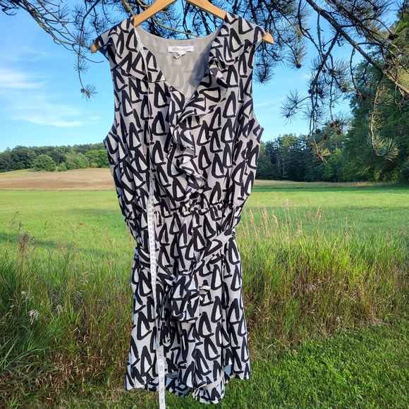 BCBGeneration belted black grey white Triangle print ruffled sleeveless romper - Picture 6 of 9